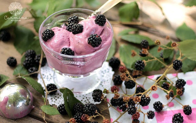 Helado de queso y moras Helado de queso y moras